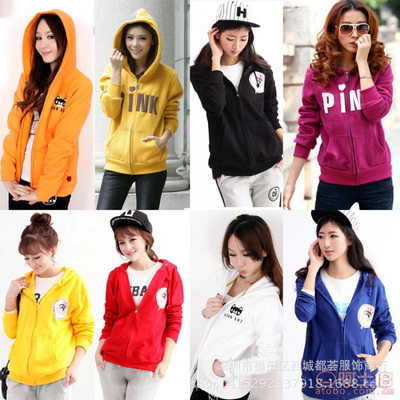 秋冬女裝連帽衛(wèi)衣新潮流 地攤網抓絨棒球服廠家直銷解析